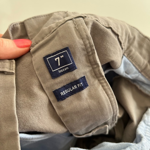 Chubbies 7” inseam Men's Gray Flat Front Shorts - Picture 7 of 7